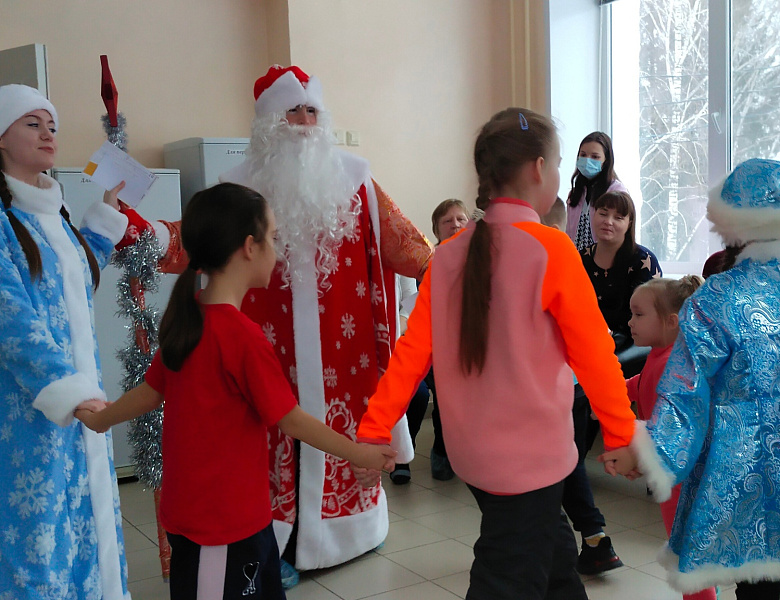 Новогоднее настроение в детской больнице с волонтёрами культуры